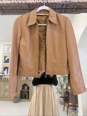 Vintage Prague 90s Women's Tan Leather Zip Jacket